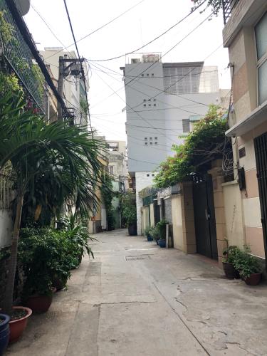 Đường trước Nhà phố Phú Nhuận Bán nhà hẻm Hồ Biểu Chánh, Phú Nhuận, sổ hồng, cách mặt tiền Lê Văn Sỹ 300m