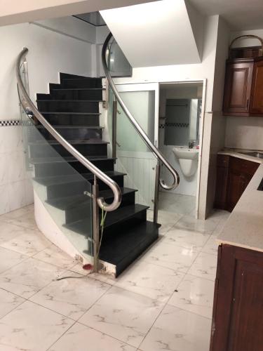 Cầu thang nhà phố quận 4 Bán nhà phố đường số 40, diện tích đất 31.5m2, diện tích sàn 118.6m2, sổ hồng đầy đủ