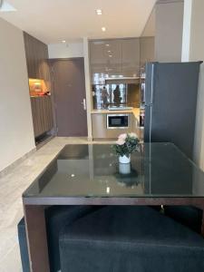 nhà bếp căn hộ SUNRISE RIVERSIDE Cho thuê căn hộ Sunrise Riverside 2 phòng ngủ, diện tích 70m2, đầy đủ nội thất, view hồ bơi