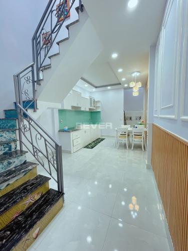 Bên trong nhà phố Huỳnh Văn Nghệ, Tân Bình Nhà phố hướng Tây Nam, hẻm xe hơi 4m, diện tích 45m2.