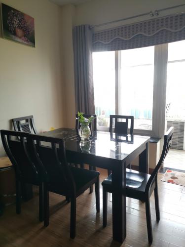 Phòng ăn chung cư Bưu Điện Quận 10 Căn hộ chung cư Bưu điện trung tâm quận 10, ban công cây xanh.