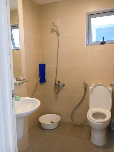 Phòng tắm căn hộ Opal Riverside, Thủ Đức Căn hộ chung cư Opal Riverside ban công hướng Tây Bắc, đầy đủ nội thất.