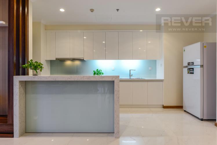 Phòng bếp gam màu trắng chủ đạo Căn góc Vinhomes Central Park tầng cao C1 view trực diện sông