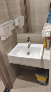 Phòng tắm căn hộ Vinhomes Grand Park Căn hộ Vinhomes Grand Park view nội khu yên tĩnh, nội thất đầy đủ.