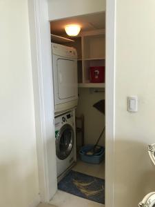 Lô gia The Manor Quận Bình Thạnh Căn hộ The Manor tầng cao, nội thất sang trọng, view thành phố.