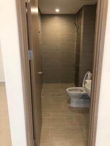 Toilet Vinhomes Grand Park Quận 9 Căn hộ Vinhomes Grand Park tầng thấp, view nội khu yên tĩnh.