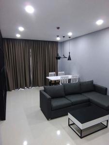 Phòng khách căn hộ Vista Verde Căn hộ Vista Verde có nội thất đầy đủ, view thành phố tuyệt đẹp.