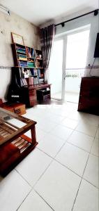 Phòng khách Quang Thái Tower, Tân Phú Căn hộ Quang Thái Tower tầng trung, đầy đủ nội thất, view thành phố.