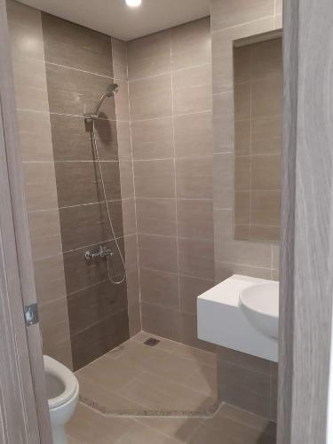 Toilet Vinhomes Grand Park Quận 9 Căn hộ Vinhomes Grand Park tầng 12, view thành phố.