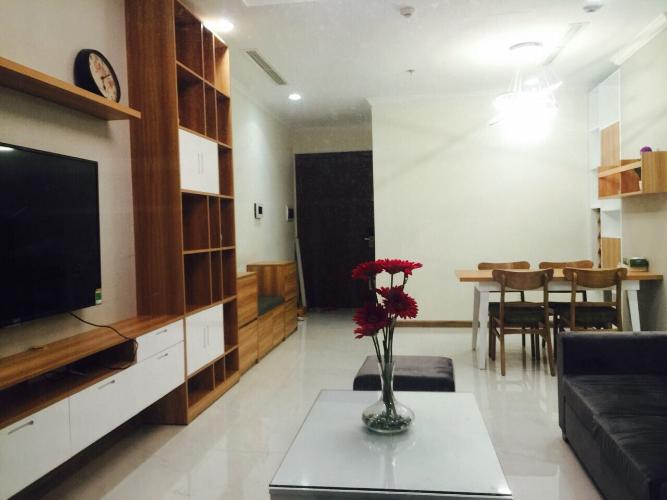 Phòng khách căn hộ Vinhomes Central Park Cho thuê căn hộ 2 phòng ngủ Vinhomes Central Park, diện tích 87m2, thiết kế hiện đại, đầy đủ nội thất.