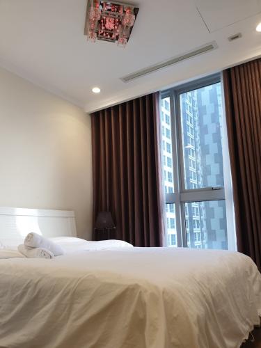 Phòng ngủ căn hộ VINHOMES CENTRAL PARK Cho thuê căn hộ Vinhomes Central Park 2PN, tầng cao, đầy đủ nội thất, view hồ bơi và đường Nguyễn Hữu Cảnh