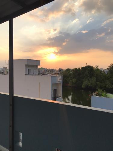 Bên trong nhà phố Tân Hòa Đông, Bình Tân Nhà phố hướng Nam hẻm xe hơi 6m, diện tích sử dụng 178.3m2.