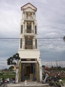 Bán nhà mới xây mặt tiền đường Lò Lu, Q9, thiết kế sang trọng, khang trang, bàn giao ngay.