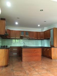 Phòng bếp nhà phố Nhà phố hướng Đông 2 mặt hẻm xe hơi, diện tích sử dụng 376m2.