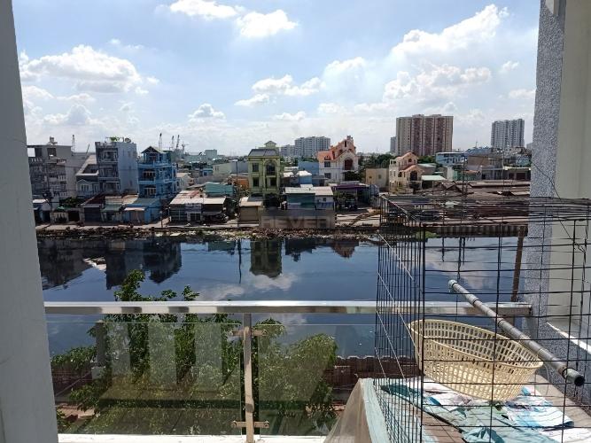 View ban công nhà phố Mễ Cốc, Quận 8 Nhà phố mặt tiền quận 8, view sông hướng Tây Bắc.