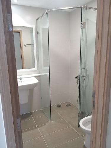 Phòng tắm Safira Khang Điền, Quận 9 Căn hộ Safira Khang Điền tầng trung, cửa chính hướng Đông Nam.