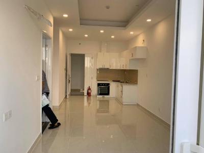 Phòng khách căn hộ SAIGON MIA Bán căn hộ Saigon Mia 1PN, diện tích 50m2, nội thất cơ bản, ban công hướng Tây, view thoáng