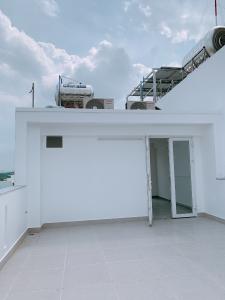 Nhà phố Quận 2 Bán nhà cách Chợ Bình Trưng 700m, nội thất cơ bản.