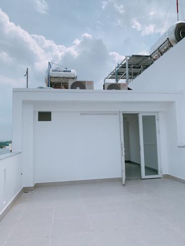 Nhà phố Quận 2 Bán nhà cách Chợ Bình Trưng 700m, nội thất cơ bản.