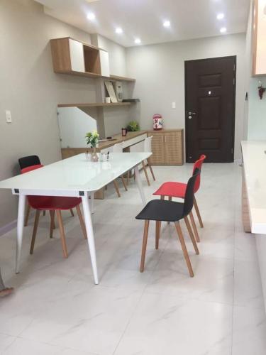 Bàn ăn Scenic Valley Quận 7 Căn hộ tầng trung Scenic Valley view nội khu hồ bơi.