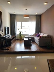 Phòng khách Sunrise City, Quận 7 Căn hộ Sunrise City tầng cao, ban công hướng nội khu thoáng mát.