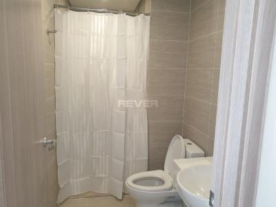 Toilet Vinhomes Grand Park Quận 9 Căn hộ Vinhomes Grand Park tầng cao, view sông Đồng Nai.