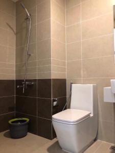 WC OT The Sun Avenue Cho thuê officetel The Sun Avenue, tầng cao, diện tích 35 m2, 1 phòng ngủ, nội thất cơ bản 