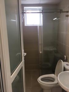 Nhà vệ sinh Saigon Gateway, Quận 9 Căn hộ Saigon Gateway view thành phố, nội thất cơ bản.