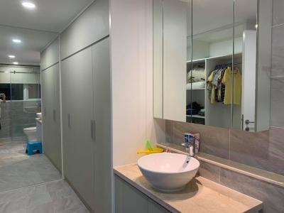 Phòng tắm căn hộ VISTA VERDE Bán hoặc cho thuê căn hộ duplex Vista Verde 4PN, tháp T2, diện tích 200m2, đầy đủ nội thất