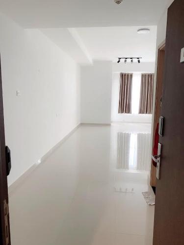 Phòng khách căn hộ Saigon Mia Căn hộ Office-tel Saigon Mia cửa hướng Bắc, view thoáng mát.