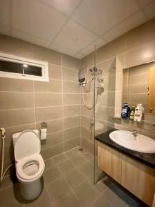 Nhà vệ sinh Saigon Gateway, Quận 9 Căn hộ Saigon Gateway view thành phố, nội thất cơ bản.