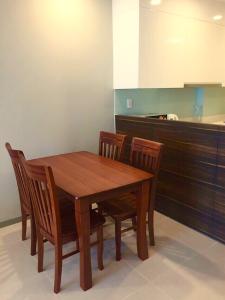 Bàn ăn The Gold View Quận 4 Căn hộ The GoldView tầng trung, view nội khu.