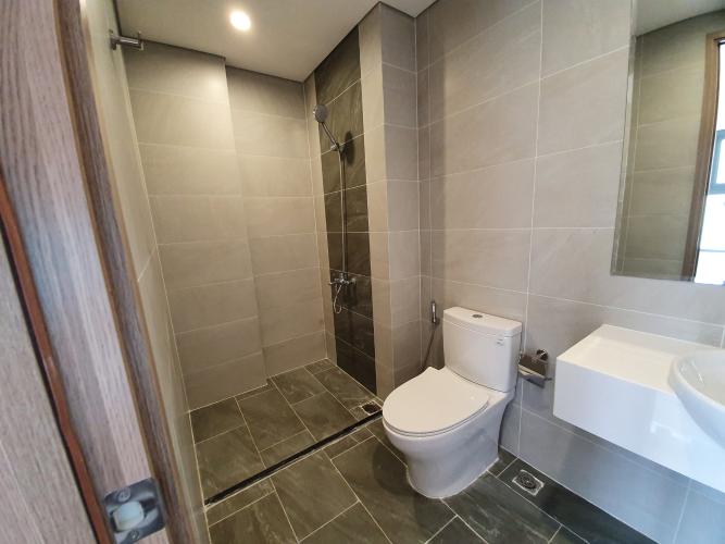 Toilet Vinhomes Grand Park Quận 9 Căn hộ Vinhomes Grand Park tầng cao, view sông Tắc yên bình.