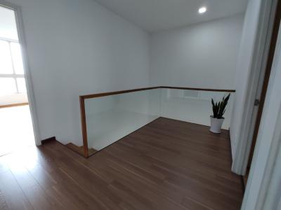cầu thang duplex STAR HILL PHÚ MỸ HƯNG Bán duplex Star Hill Phú Mỹ Hưng 3PN, tầng 4 block A, đầy đủ nội thất, sổ hồng