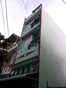 Nhà phố Lâm Thị Hồ quận 12 Nhà phố hướng Nam hẻm oto, sổ hồng riêng, nội thất cơ bản.