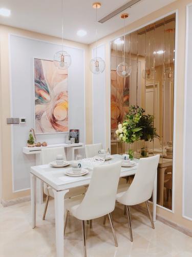 bàn ăn Căn hộ Vinhomes Golden River tầng cao, view  lộng gió.