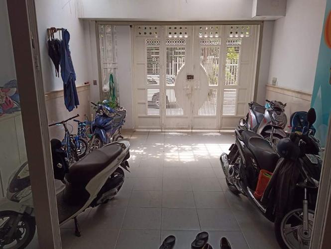 Nhà phố Nhà Bè Bán nhà cách Bệnh viện Nhà Bè hơn 500m, nội thất cơ bản.