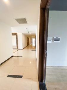 Officetel Sunrise CityView, Quận 7 Căn hộ Sunrise Cityview hướng Tây Bắc, nội thất cơ bản sang trọng.