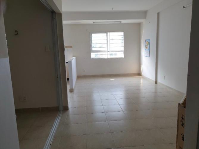 Phòng khách căn hộ Ehome 3, Bình Tân Căn hộ tầng 6 chung cư EHome 3 nội thất cơ bản, view thoáng mát.