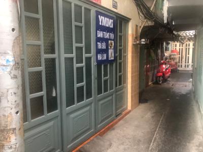 Bán nhà hẻm Bến Vân Đồn, diện tích 6.65x8m, không có nội thất.