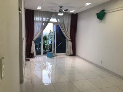 Phòng khách Hưng Phát Silver Star, Nhà Bè Căn hộ Hưng Phát Silver Star tầng trung, hướng Đông Bắc.