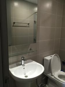 Nhà vệ sinh căn hộ The Gold View Căn hộ The Gold View đầy đủ nội thất, view sông mát mẻ trong lành.