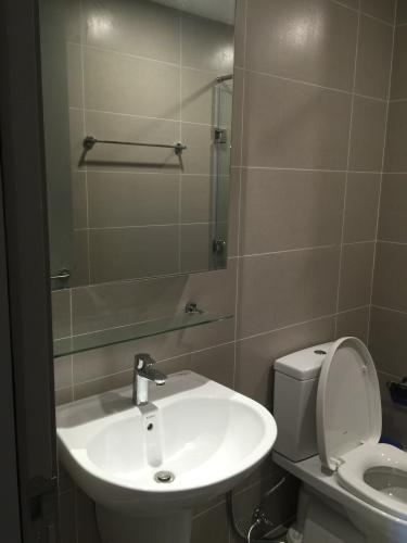 Nhà vệ sinh căn hộ The Gold View Căn hộ The Gold View đầy đủ nội thất, view sông mát mẻ trong lành.