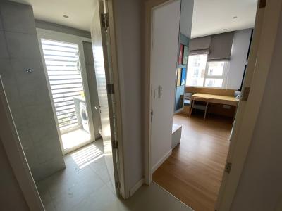 Bên trong căn hộ The Park Residence Bán căn hộ view thành phố The Park Residence tầng cao, đầy đủ nội thất.