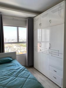 Phòng ngủ căn hộ Sunrise City  Căn hộ Sunrise City nội thất đầy đủ, view thành phố cực thoáng.