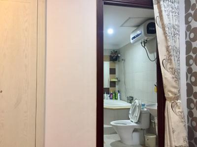 Toilet chung cư Phúc Yên, Tân Bình Căn hộ chung cư Phúc Yên hướng Đông Bắc, nội thất đầy đủ.