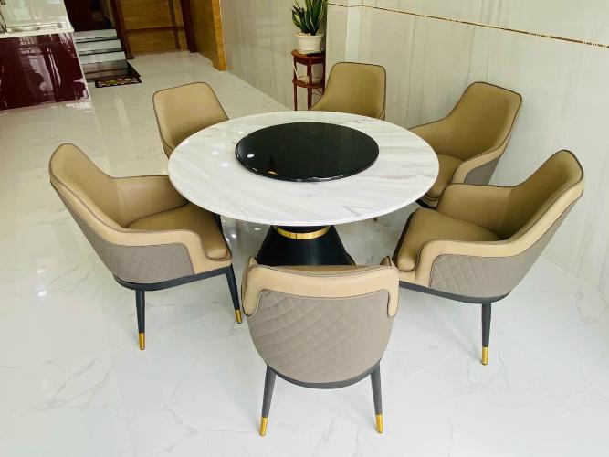 Phòng sinh hoạt chung Nhà phố Q.Gò Vấp hướng Bắc bàn giao đầy đủ nội thất, có sổ hồng riêng.