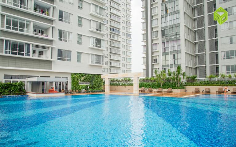 Sunrise City - Hồ bơi với ghế ngồi thư giãn (ảnh Novaland)