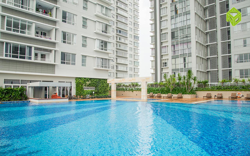 Sunrise City - Hồ bơi với ghế ngồi thư giãn (ảnh Novaland)