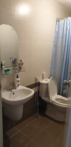 Phòng tắm căn hộ The Park Residence Bán căn hộ The Park Residence 2 phòng ngủ thuộc tầng cao, diện tích rộng rãi 59m2, không có nội thất.